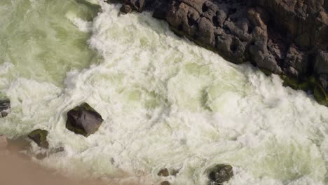 Victoria-Falls-Wildwasser-Fließender-Fluss-Von-Oben