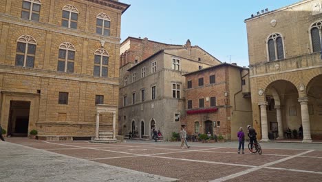 Landmark-Buildings-At-Piazza-Pio-II-View-From-The-Side-Of-Pienza-Cathedral-In-Siena,-Italy