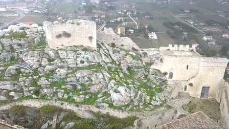 Drohnenschuss-über-Der-Burg-Von-Mussomeli-In-Sizilien