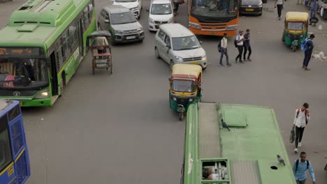 Busy-Traffic-and-people-on-road-in-Delhi-India