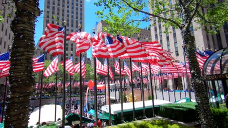Banderas-Americanas-Ondeando-Al-Viento