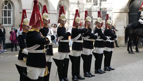 London-guards-during-change-having-an-audience