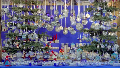 A-Christmas-market-stall-full-of-Christmas-decorations-in-Meran---Merano,-South-Tyrol,-Italy
