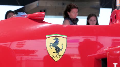 Die-Ferrari-F1-F187-Und-88c-Ausstellung-Auf-Der-Ifema-Madrid-In-Spanien