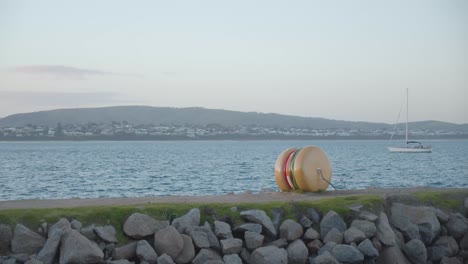 'What-A-Tasty-Looking-Burger'-by-James-Dive,-part-of-the-Sculpture-Encounters-on-Granite-Island