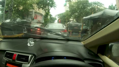 Cars-Stucked-In-The-Traffic-On-The-Street-In-Mumbai,-India-Under-The-Rain---zoom-out-POV-shot