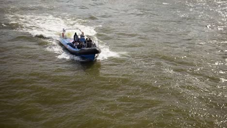 Schnellbootfahrt-Für-Touristen-Von-Der-Themse