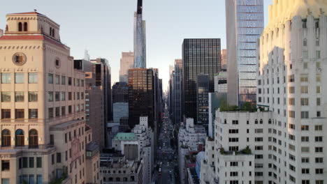 Downtown-Manhatten-drone-shot-through-the-streets