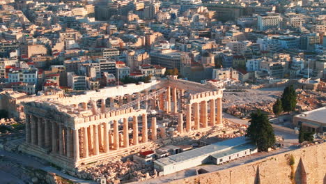 Toma-Aérea-En-Círculos-Cerrados-Del-Partenón-En-Reparación-Atenas