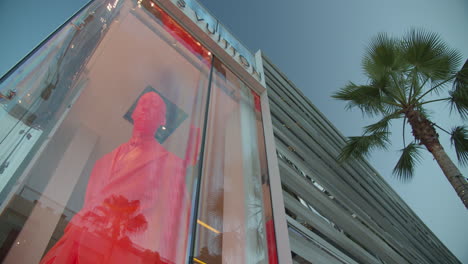Unique-statue-in-side-Rodeo-Drive's-exclusive-Louis-Vuitton-store-in-Beverly-Hills,-CA