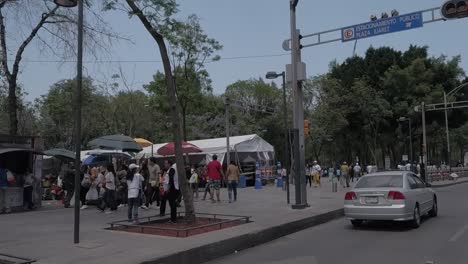 La-Avenida-Hidalgo-Con-Los-Puestos-Del-Mercado-En-El-Centro-Histórico-De-La-Ciudad-De-México.