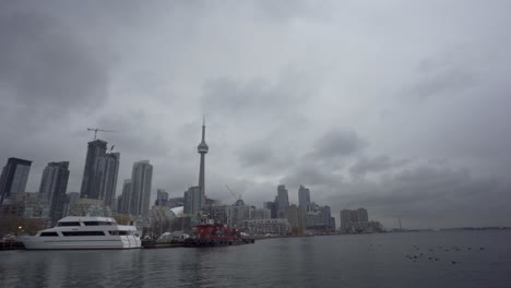 CN-Tower,-skyline,-boats-and-waterfront-in-cloudy-Toronto,-wide-static