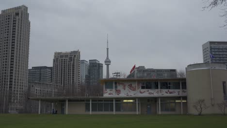 Downtown-Toronto-Park-with-sports-Field,-cloudy-day