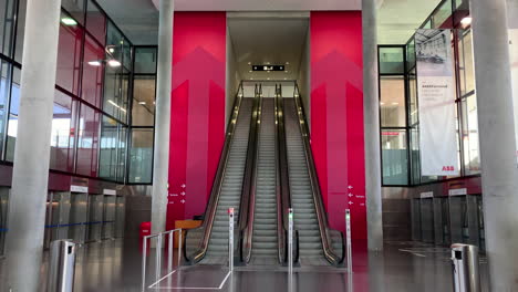 Flughafen-Zürich,-Seilbahnhalle,-Gate-E,-Super-Moderne-Und-Schöne-Architektur