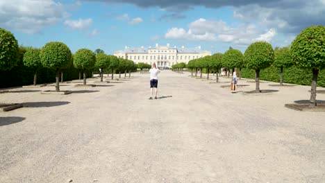 Rundale-palace-timelapse-going-back-and-forth