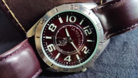 Close-up-of-a-Men's-leather-casual-wrist-watch,-having-dark-brown-belt-and-dial-and-stainless-steel-lug-frame