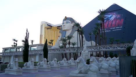 Luxor-Und-Delano-Hotel-Entlang-Der-Sphinx-In-Las-Vegas
