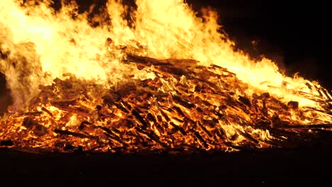 Brennendes-Großes-Feuer