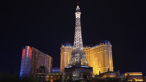 Torre-Eiffel-De-Las-Vegas-En-La-Noche