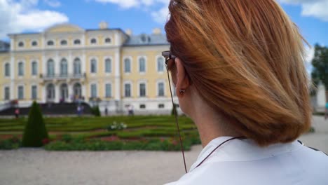 Woman-looking-to-rundale-palace-and-dreaming