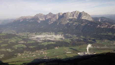 Wolken-Ziehen-über-Den-Wilden-Kaiser-In-Kitzübhel