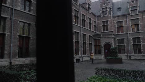 Courtyard-at-University-of-Antwerp-Old-Building,-Move-Left-Past-Pillars