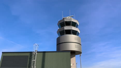 Torre-De-Control-Skyguide-En-El-Aeropuerto.