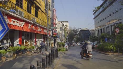 Church-Street,-Lugar-Al-Que-Acudir-Para-Los-Amantes-Del-Arte-Y-Lugar-Popular-Para-Pasar-El-Rato,-Bengaluru