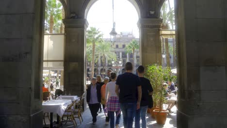 Entering-Plaça-Reial-in-Barri-Gothic-Quarter-in-Barcelona,-Spain