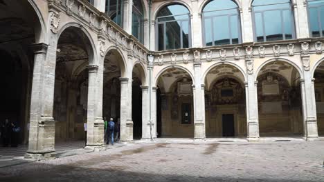 Beautiful-Inner-Courtyard-View-At-Biblioteca-Comunale-Dell-Archiginnasio