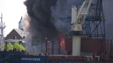Dramatic-fire-intensifies-at-Domino-Sugar-factory-in-Baltimore