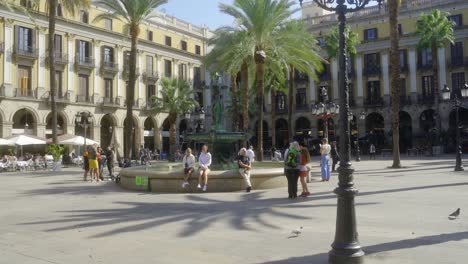 Plaza-Real-En-Barrio-Gotico-Cuartel-En-Barcelona,-Spain