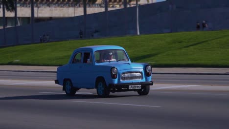 Handheld-tracking-shot-of-vintage-cars-in-Havana,-Cuba