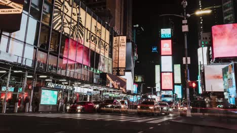 Time-lapse-of-times-square-in-New-York-City-during-the-winter