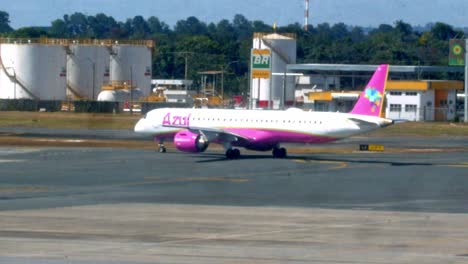 Azul-Airlines-Jet-Bereit-Zum-Start-Vom-Internationalen-Flughafen-Brasilia