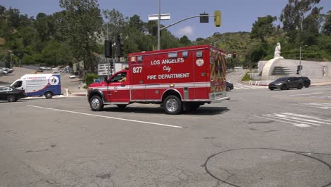 Krankenwagen-Reagiert-Auf-Notruf-911
