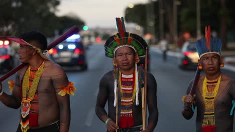 Indigene-Stammesführer-Protestieren-Gegen-Die-Landabgrenzung-Des-Amazonas-Regenwaldes-In-Brasilien
