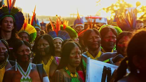 Brasilianische-Indigene-Stämme-Protestieren-Gegen-Die-Landabgrenzung