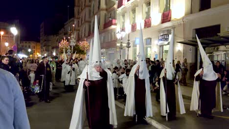 Semana-Santa-Easter-holy-week-parades-in-the-thin-streets-of-Malaga,-Spain-at-night-time