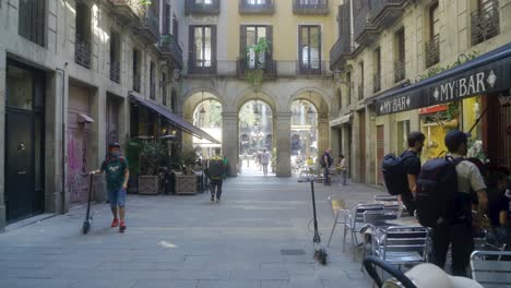 Entering-Plaça-Reial-in-Barri-Gothic-Quarter-in-Barcelona,-Spain