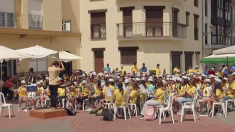 Musical-performance-in-the-main-square-of-the-old-city-of-Vilafames,-Spain