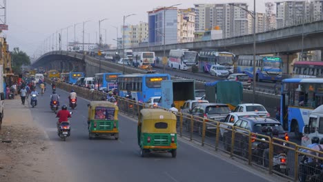 Busy-cars-with-traffic-jams-in-the-rush-hour-on-highway-road-street-on-a-bridge-in-Bengaluru,-an-urban-city-in-south-Asia,-Bengaluru-at-sunset