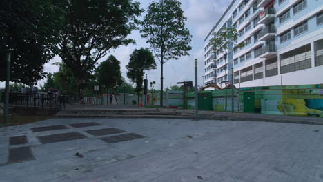 Schwenk-In-Zeitlupe-Im-Punggol-Promenade-Park,-Singapur