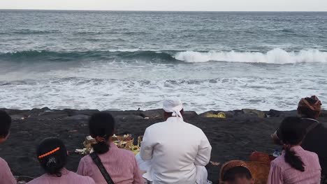 Priest-Conducts-Religious-Ceremony-in-Bali-Indonesia,-Hindu-Beach-Temple-at-the-Sea-in-Pantai-Purnama,-Sukawati,-Balinese-Hinduism,-Slow-Motion-Shot