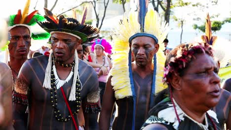 Indigene-Krieger-In-Brasilien-Protestieren-Gegen-Die-Landmarkierung