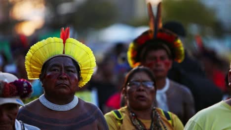Die-Ureinwohner-Des-Amazonas-Regenwaldes-Protestieren-Gegen-Den-Verlust-Ihres-Lebensraums