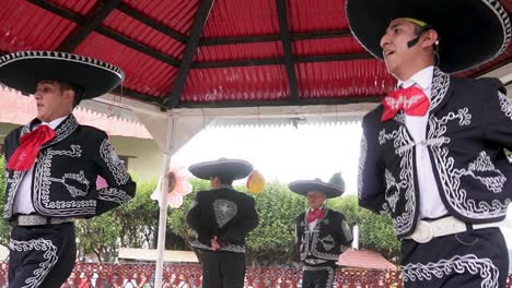 Zeitlupenaufnahme-Des-Traditionellen-Charro-Tanzes-In-Mineral-Del-Chico-Hidalgo,-Mexiko
