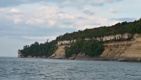 Pictured-Rocks-National-Lakeshore-coastline-from-tourboat,-Michigan