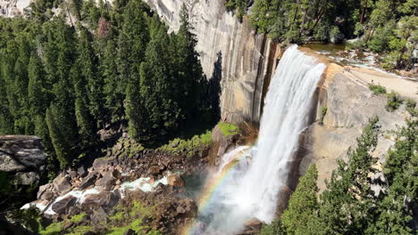 Rainbow-In-The-Vernal-Fall-On-A-Sunny-Day-In-Yosemite-National-Park,-California