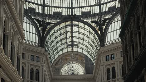 Eisen--Und-Glaskuppel-Der-Galleria-Umberto,-Neapel